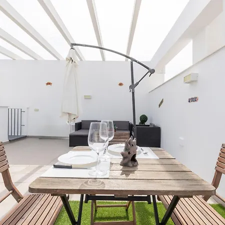 Lägenhet Terrace, Parking & Pool
