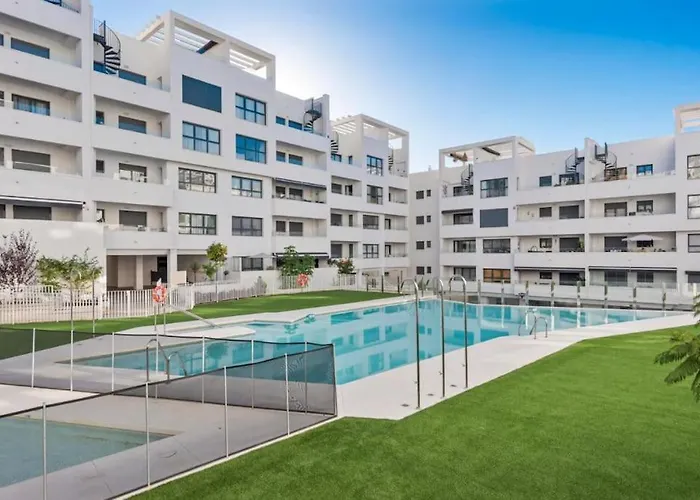 Terrace, Parking & Pool アパート エステポナ