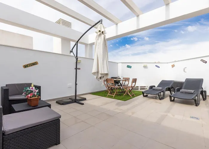 Terrace, Parking & Pool アパート *