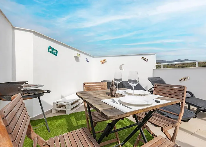 Terrace, Parking & Pool * エステポナ