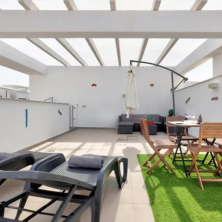 Terrace, Parking & Pool Апартаменты