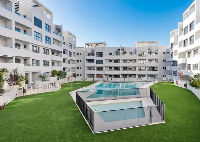 Terrace, Parking & Pool Lägenhet Estepona