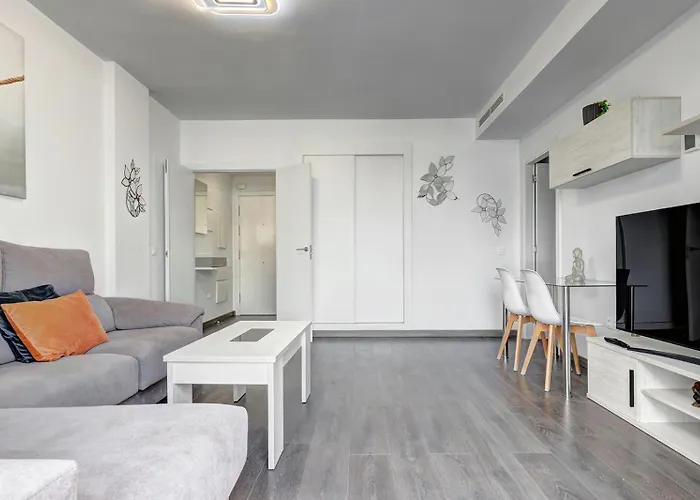 Daire Terrace, Parking & Pool Estepona