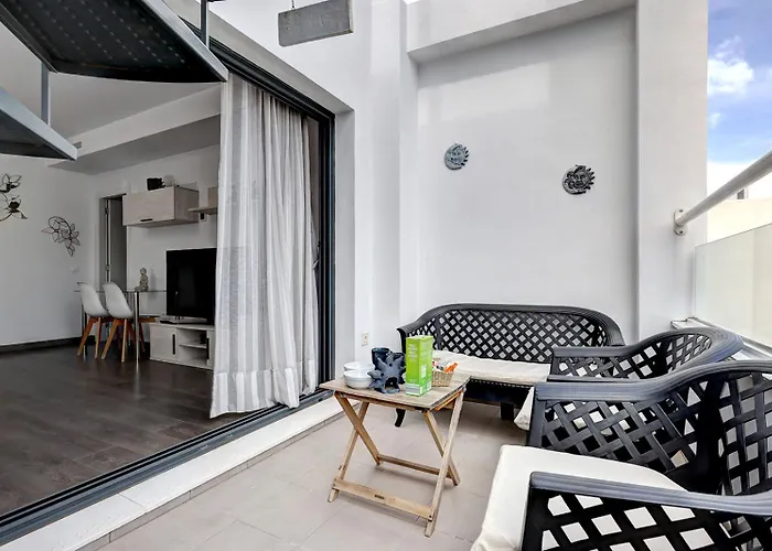 Terrace, Parking & Pool Daire *