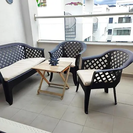Terrace, Parking & Pool * 埃斯特波纳
