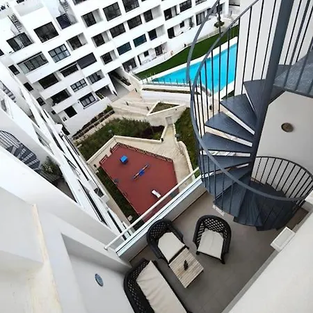 公寓 Terrace, Parking & Pool 埃斯特波纳