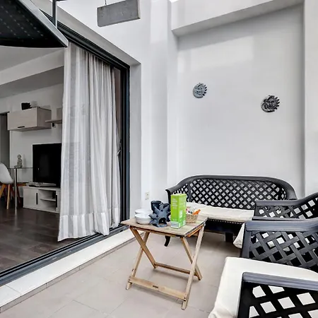 Terrace, Parking & Pool 公寓 *