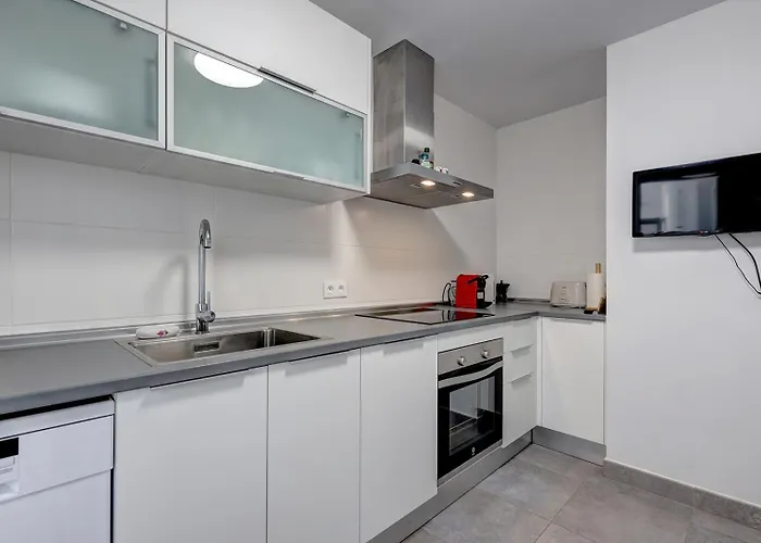 Terrace, Parking & Pool Apartment Estepona