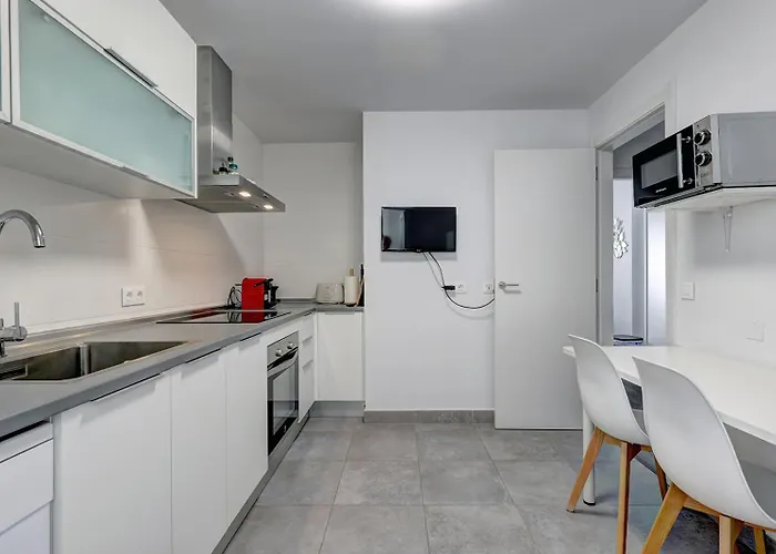 Terrace, Parking & Pool Apartment Estepona